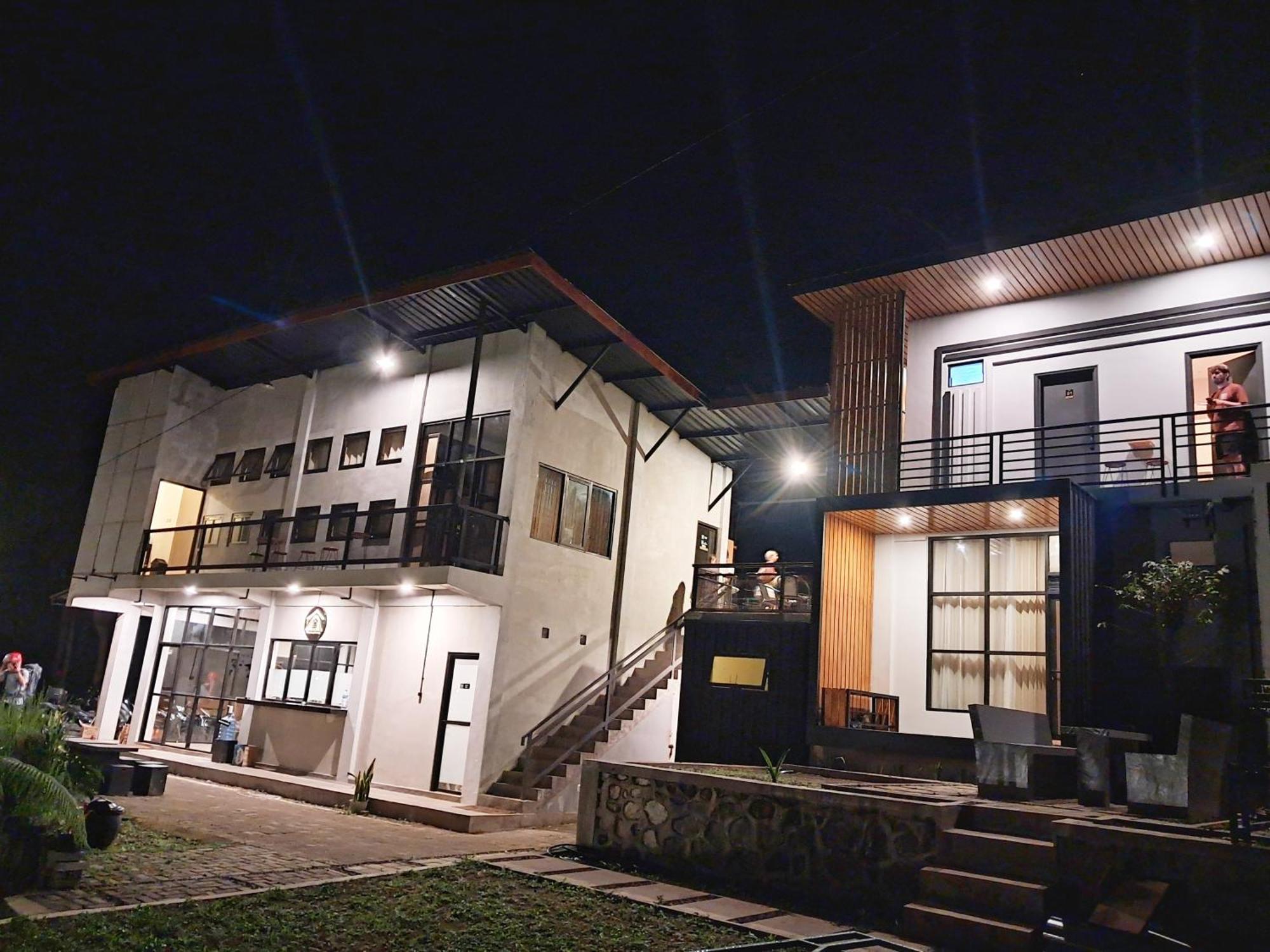 Bromo Dormitory & Cabin Exterior foto